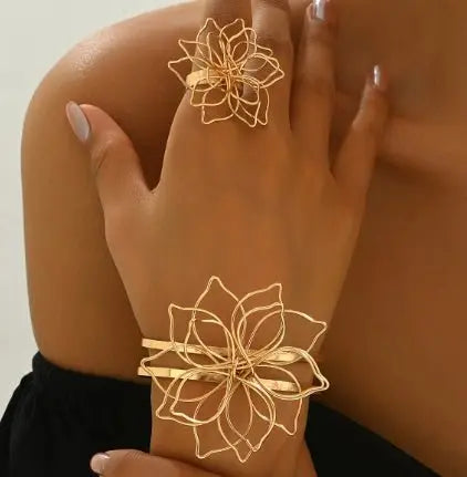 Lxalry Fashion Women's Jewelry Set, Elegant Geometric Lattice Flower Ring, Double-Layer Smooth Open Adjustable Bracelet With Inlaid Lattice Line Flower Bracelet Mohamed jewelry My Store