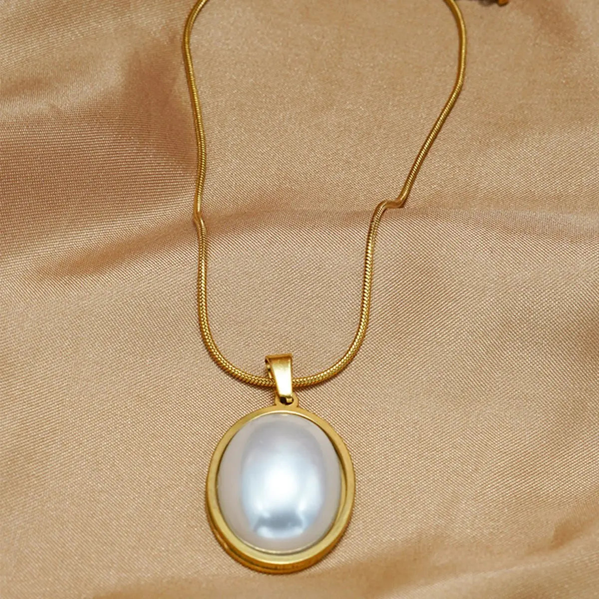 Lxalry Golden Jewelry Set - Elegant Necklace & Ring Combo With Oval Design, Metal Polished Finish Mohamed jewelry My Store