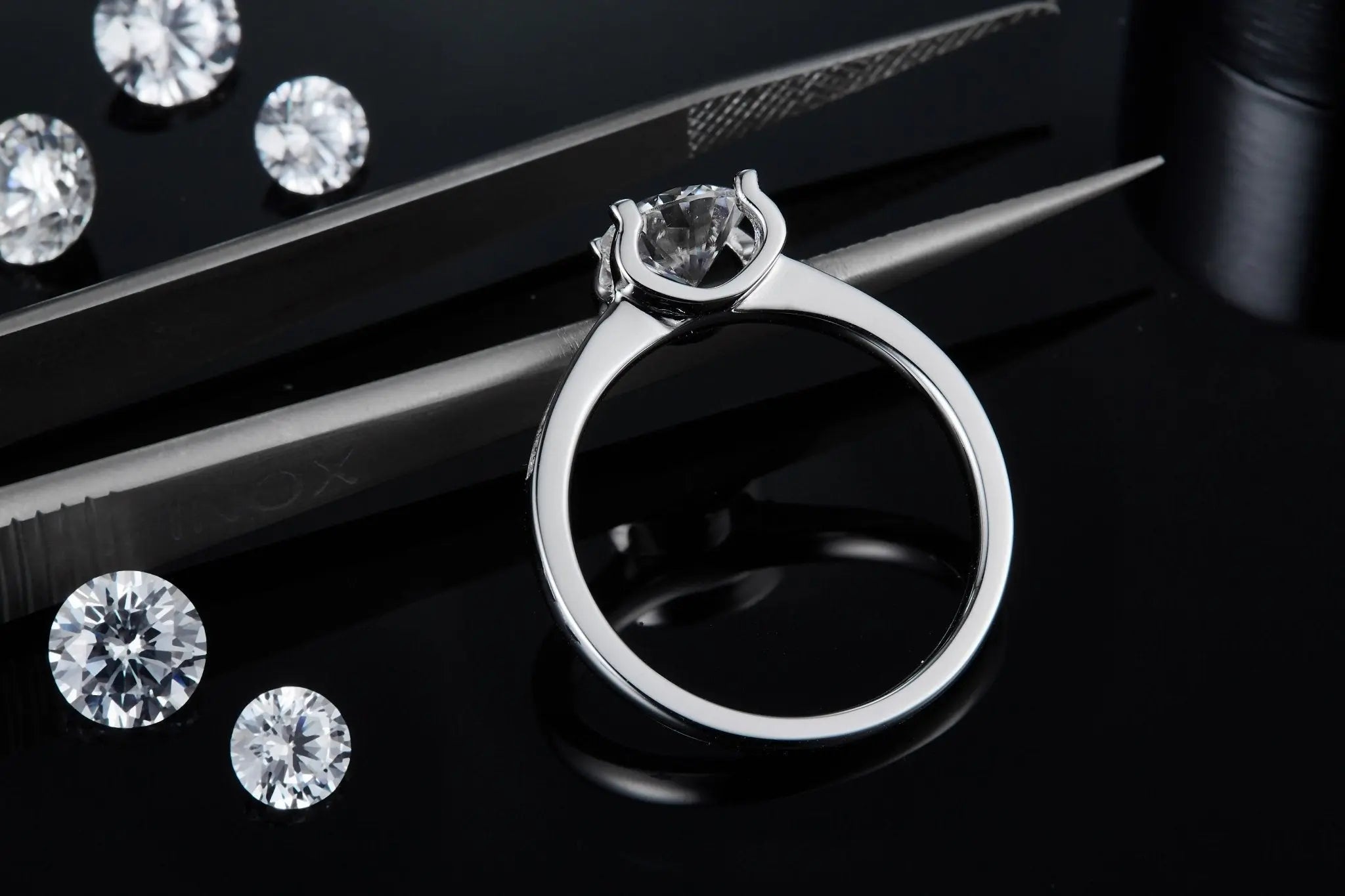 Platinum-Plated Moissanite Sparkle Ring - Customizable Elegance Mohamed jewelry My Store