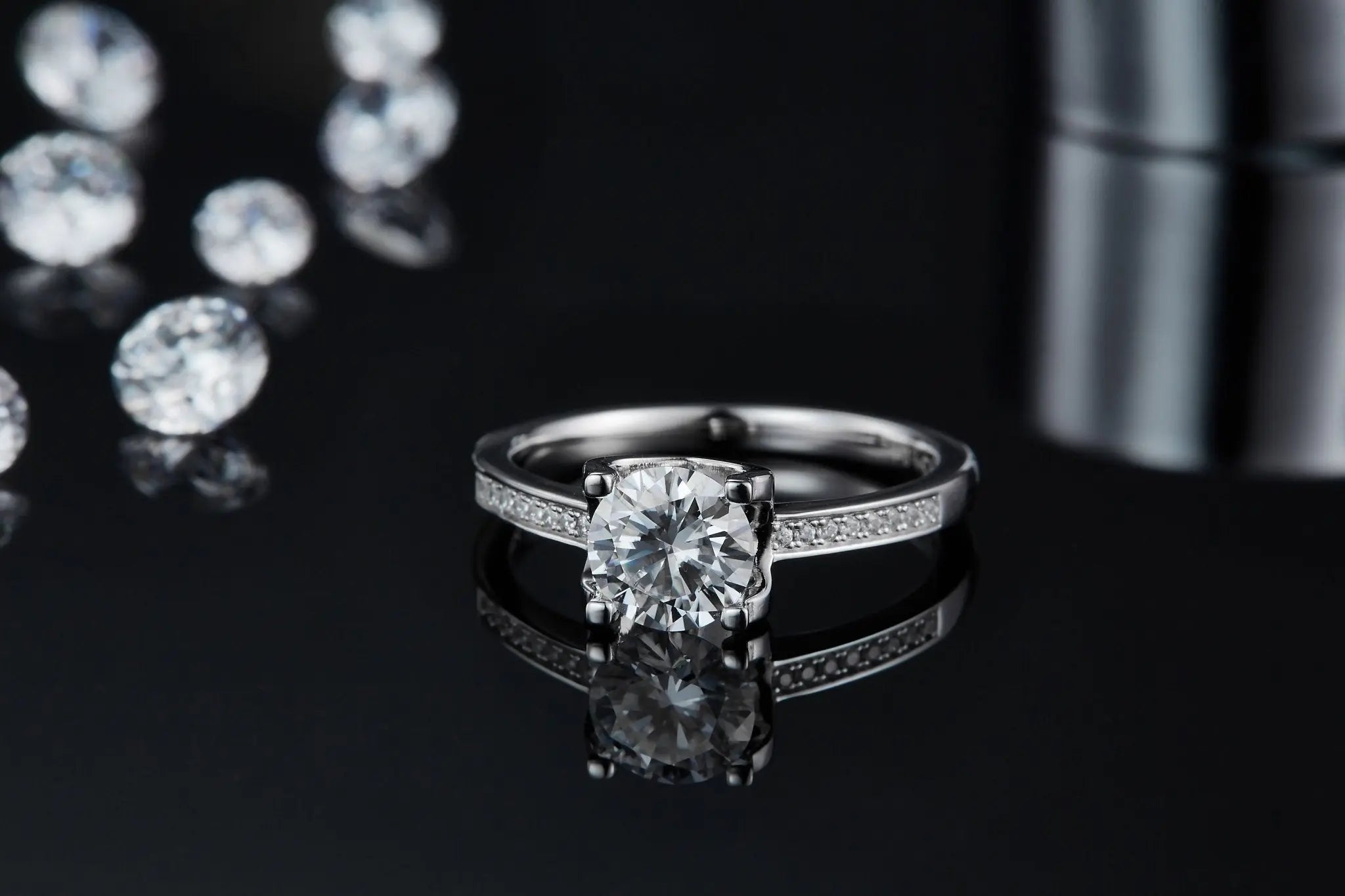 Platinum-Plated Moissanite Sparkle Ring - Customizable Elegance Mohamed jewelry My Store